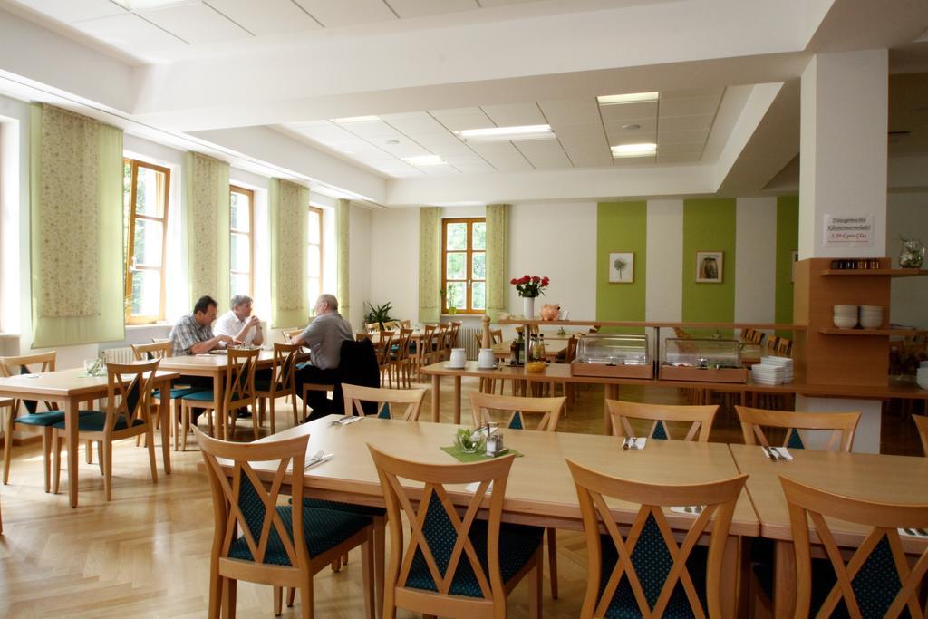 Kloster St. Josef Neumarkt in der Oberpfalz Exterior foto