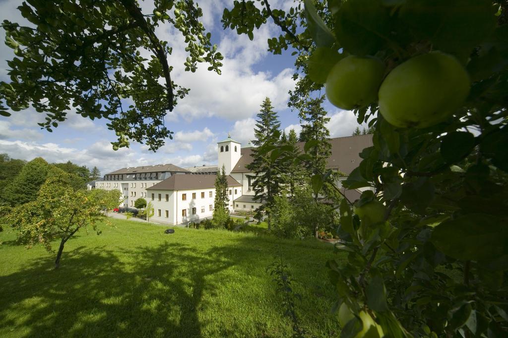 Kloster St. Josef Neumarkt in der Oberpfalz Exterior foto